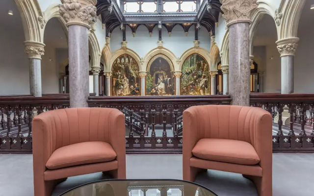 The Arthur Suite Stone Cross Mansion