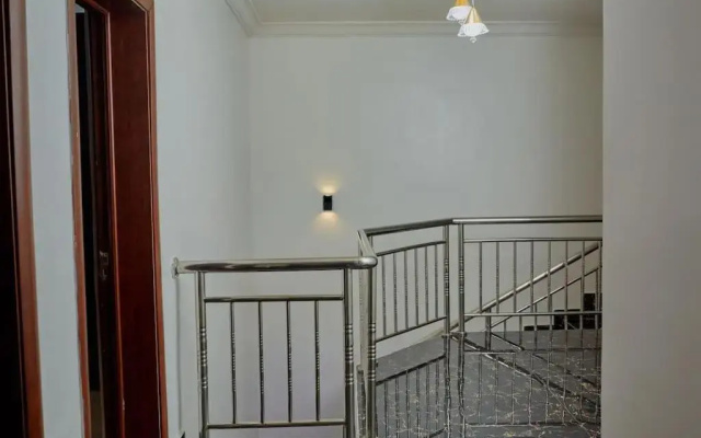 Classy 3 Bedroom Terrace apartment