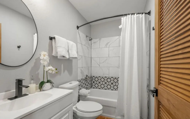 Central Houston Studio Near Eado and Downtown