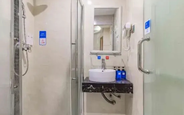 Chuncheng Hotel Lundu