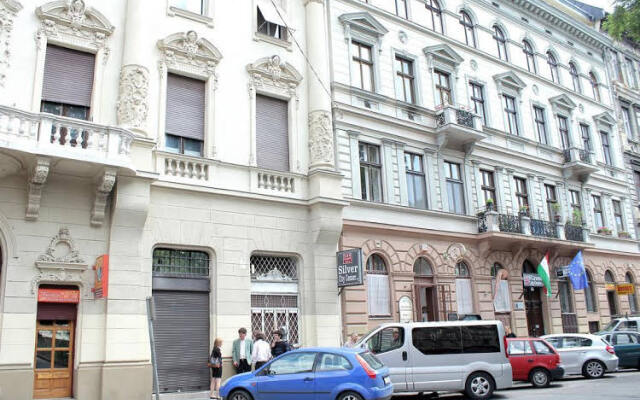 Апартаменты Hunyadi Ter Apartments вид на фасад