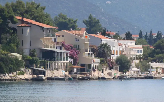 Carob Tree Apartments Klek