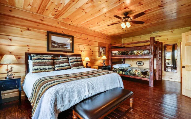 Foxwood Mansion - Fourteen Bedroom Cabin