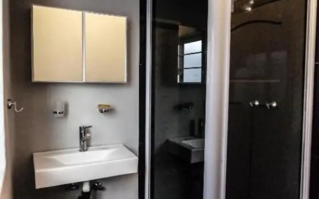 3 York Apartment
