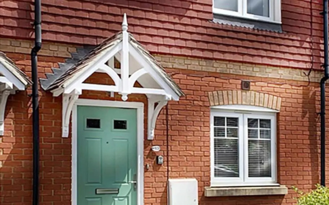 Wokingham - 2 Bed House with Garden