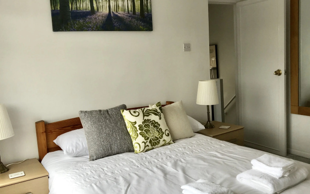 The Woodfarm Lodge - 3 Bedroom House With Parking