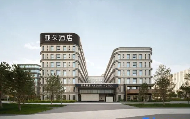 Urumqi Sand Ship Outlet Tianshan Airport Atour Hotel