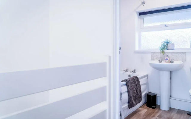 Gellionen - 2 Bedroom House - Clydach