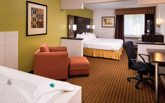 Holiday Inn Express & Suites Bucyrus by IHG