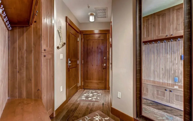Luxury 3 Bedroom Ski in, Ski out One Ski Hill Residence Located at the Base of Peak 8 with Hot Tub Access