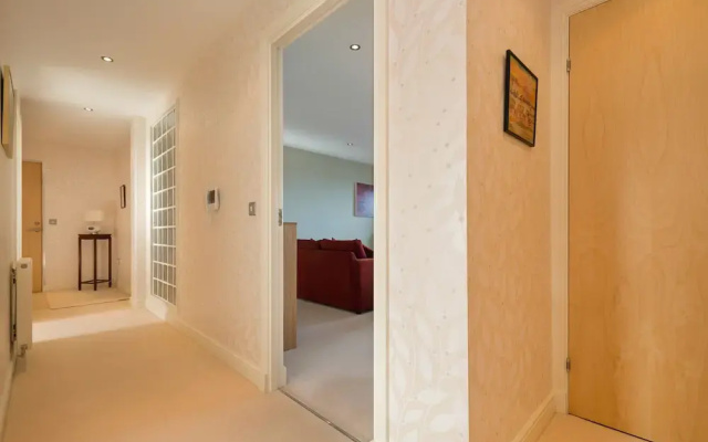 411 - Corinthian Quay Apartment