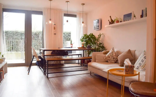 Modern 1 Bedroom House in Pontoon Dock