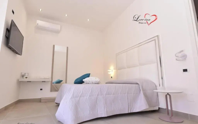 Love Inn