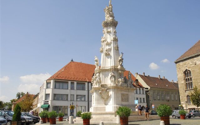 Отель Burg Венгрия, Будапешт - 12 отзывов об отеле, цены и фото номеров - забронировать отель Burg онлайн вид на фасад