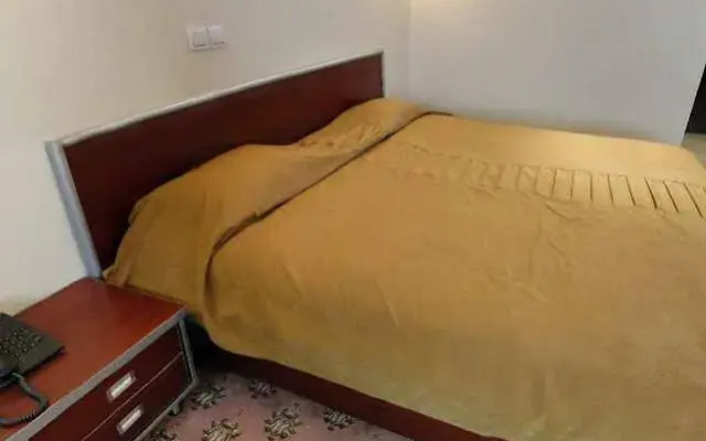 Hotel Piroozy