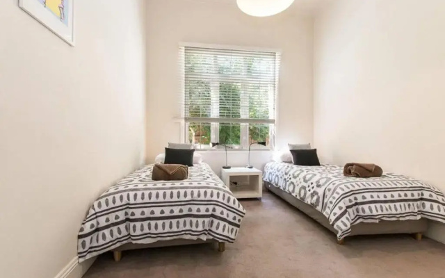 Hunter · Close to Smith St Courtyard + Parking