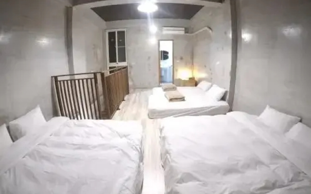 40Inn Backpackers Warehouse
