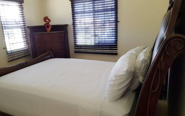 Отель Timeless Vacation Home комната для гостей