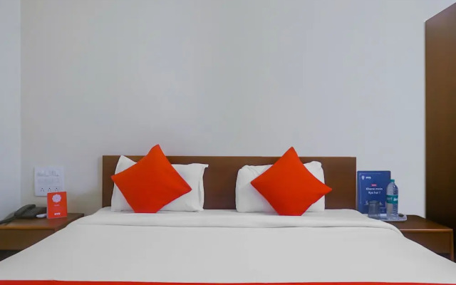 OYO 11551 Hotel Pioneer 2