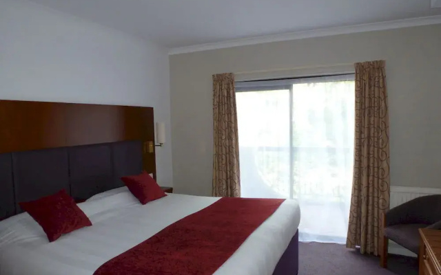 Cross Roads Hotel by Chef and Brewer Collection