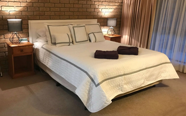 Mountain View Motor Inn LLC