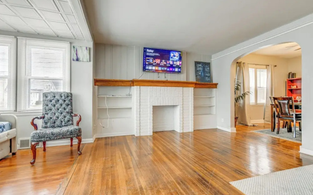 6 Mi to Dtwn Attractions: Buffalo Apartment!