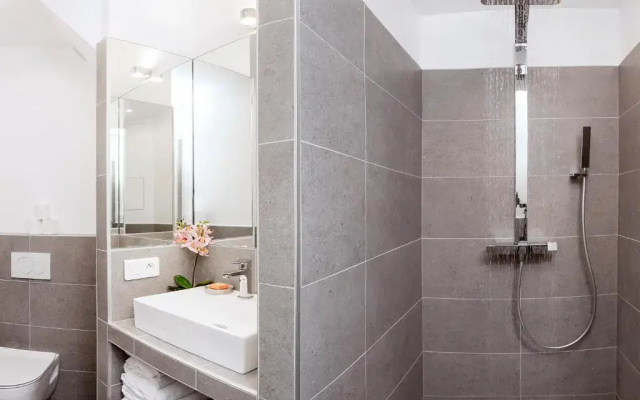 Livinparis - Luxury 4 Bedrooms Opera Lafayette II