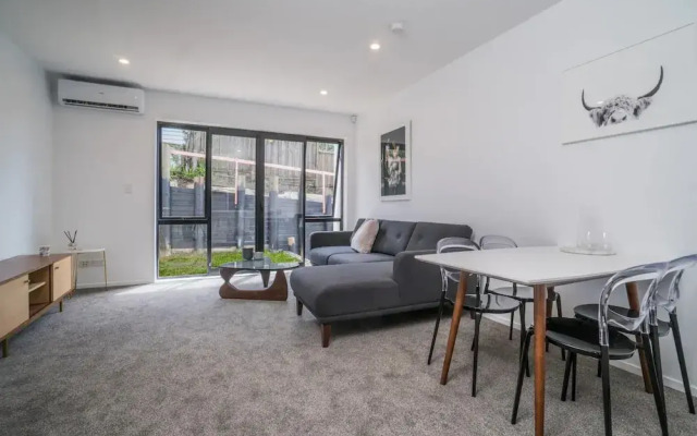Spacious and Quiet 2 Bedroom Apartment in Ellerslie