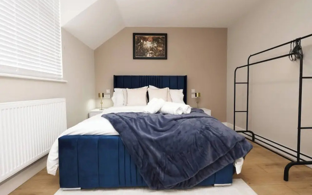Modern 5BR Home new