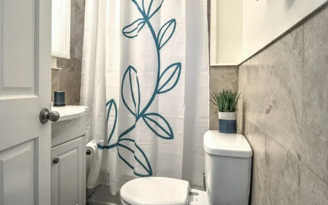 Renovated 2BR Lake View Condo