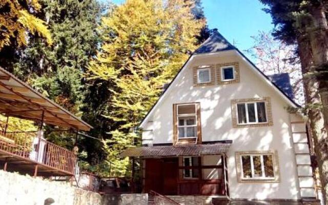 Отель Guest House Dombay the Place Домбай вид на фасад
