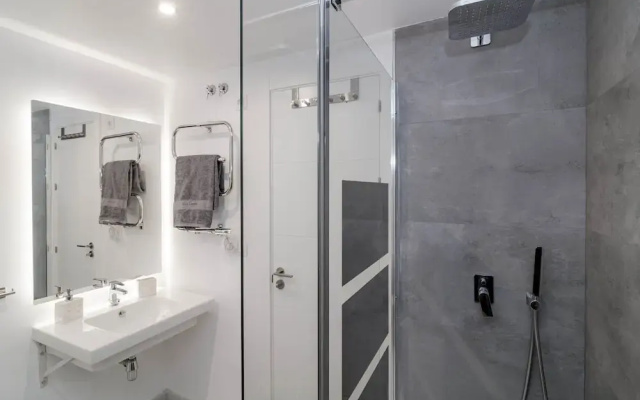 IVY- Fantastic 3 bedroom apt with private garden