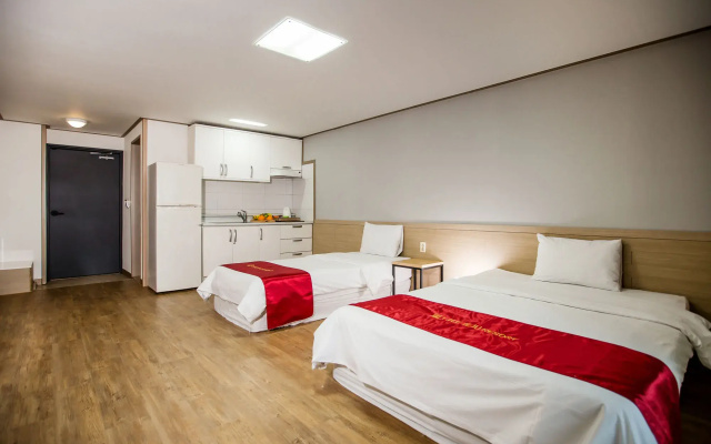 Whinstone Hotel and Resort