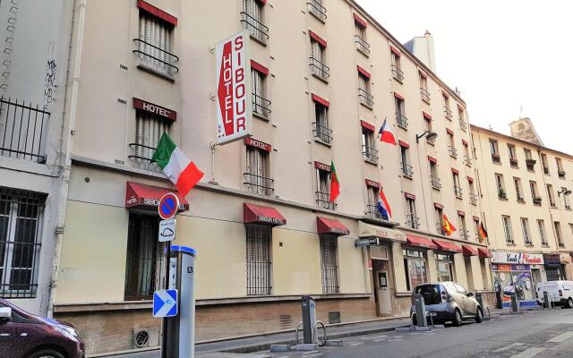 Отель Hôtel Sibour вид на фасад