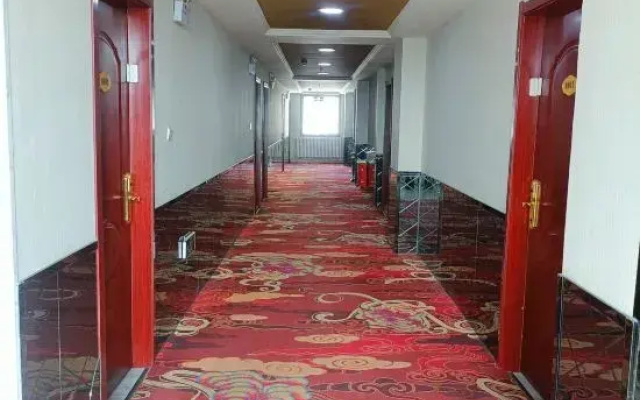 Fuping Xiangsheng Business Hotel