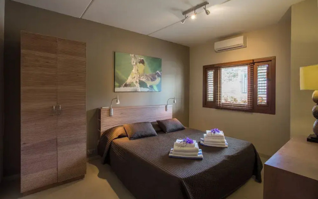 Spanish Water Apartments