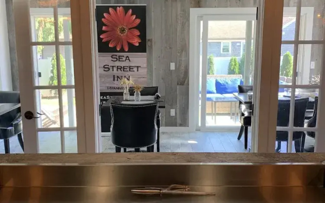 Sea Street Inn