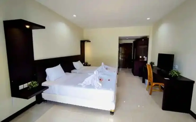 Crystal City Hotel