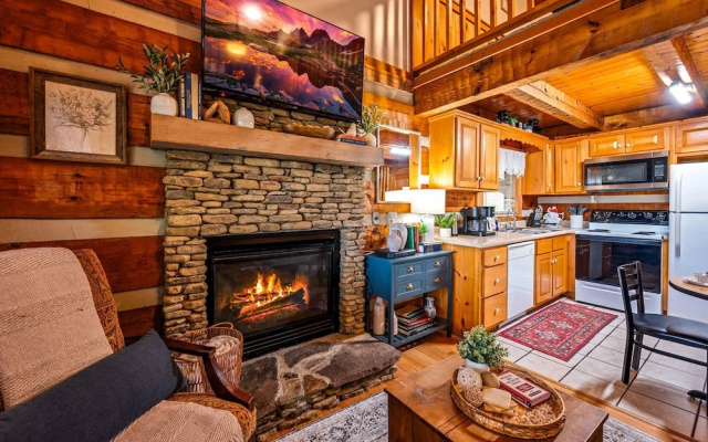 Hot Tub Pool Table Fireplace Views Relax