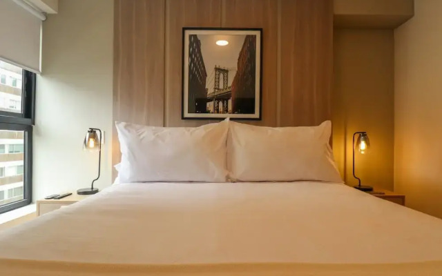 w Beautiful 2BR w Balcony in Miraflores