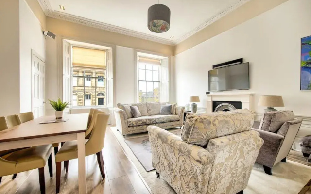 City Centre Georgian Maindoor 2bed/2bath Apartment