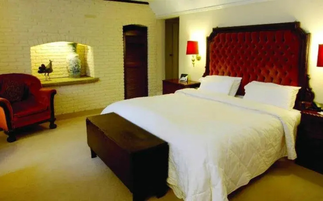 The Mount Royale Hotel
