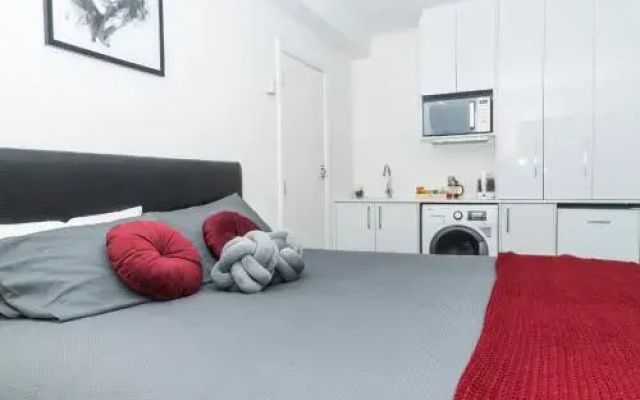 Auckland Centre Studio w/ Pool and Gym