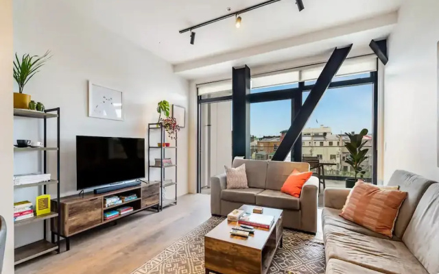 Modern Living In Prime Location!