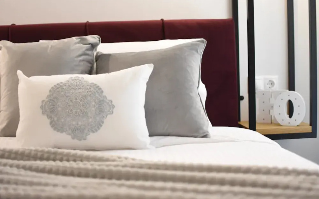 Comely Luxury Apt Must