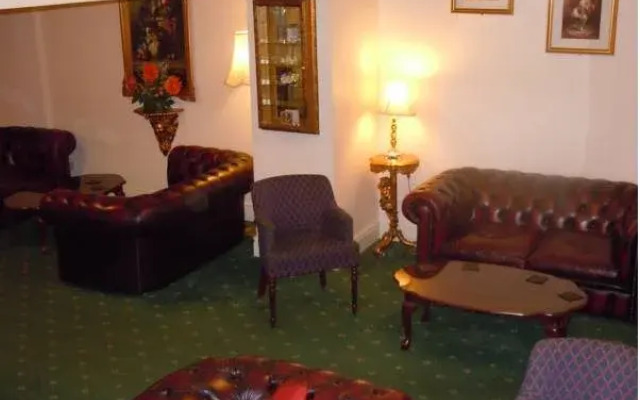 Roselawn Hotel