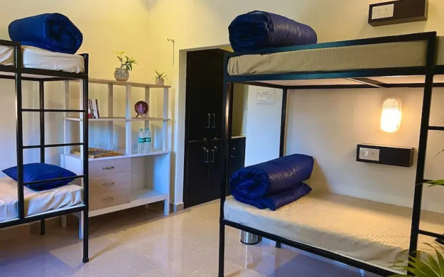 Hostel By The Lake Hill In Bhujiyaghat