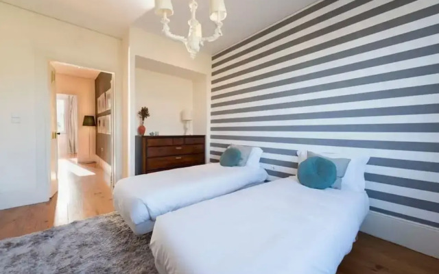 3BR D.Luis Bridge House & Terrace by GuestReady
