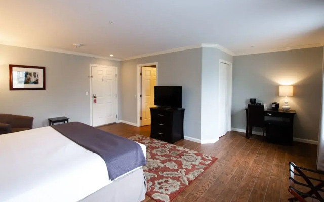 The Dahlonega Square Hotel