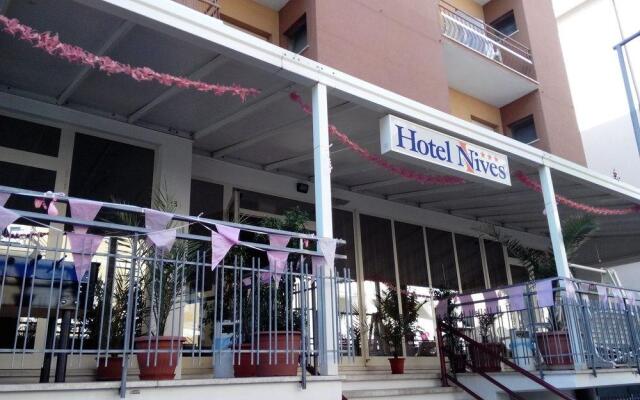 Hotel Nives вид на фасад